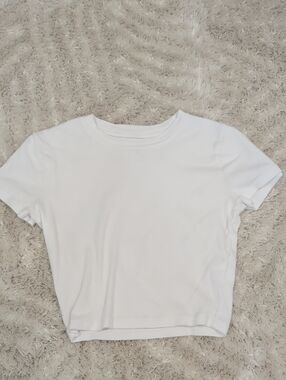 Hollister White Crewneck Short Sleeve Crop Top